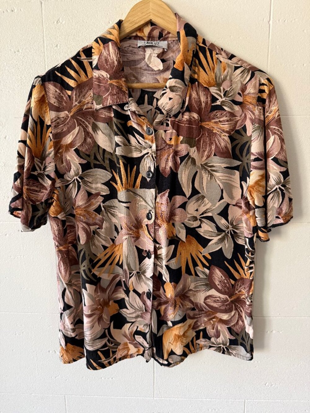Vintage | 90s Dad Core Vacation Florals Short Sleeve Button-Down Shirt | Large